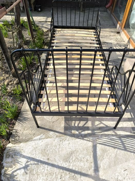 Vând pat copii metalic Ikea