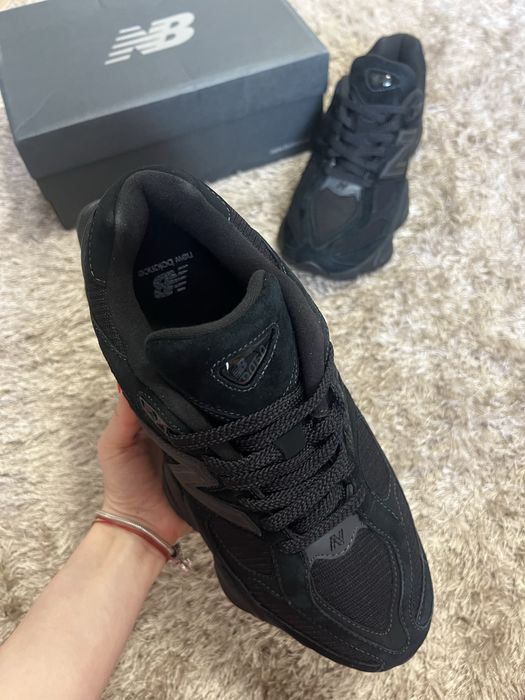 New Balance 9060 “Triple Black”