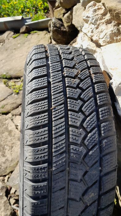 Гуми  195/65/15 с железни джанти от ауди 80 в4