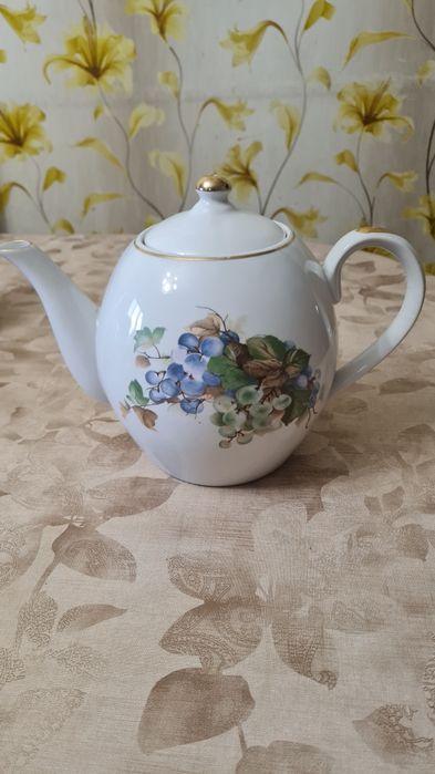 Чайники фарфоровые