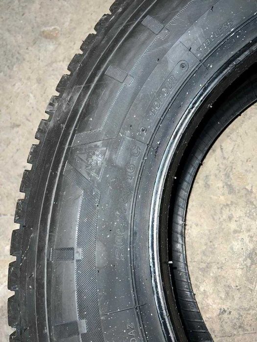 Anvelope De Iarnă BRIDGESTONE Blizzak W810 205/75 R16c 110/108R