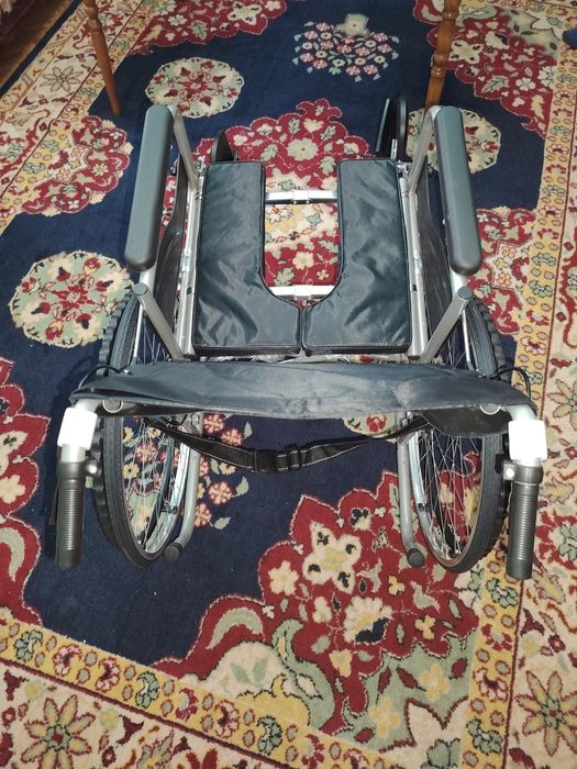 Vand scaun cu rotile pliabil