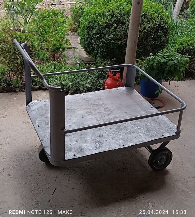 Грузовая тележка с бортиком