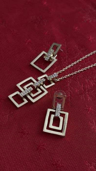 Vând set bijuterii  IMITAȚIE aur! (NU SUNT DIN AUR)