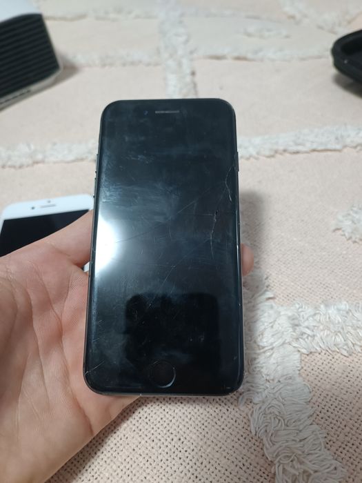Vand iphone 7  3 bucati