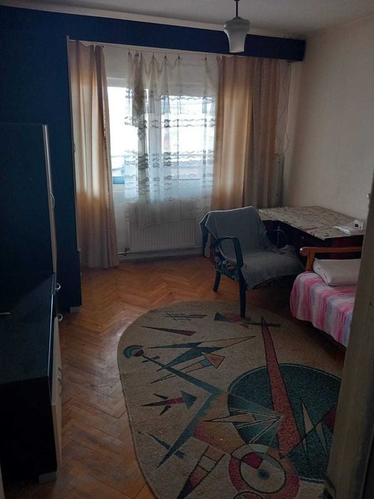 De inchiriat apartament 3 camere decomandate, Bloc UM, et.5/6, 2 bai