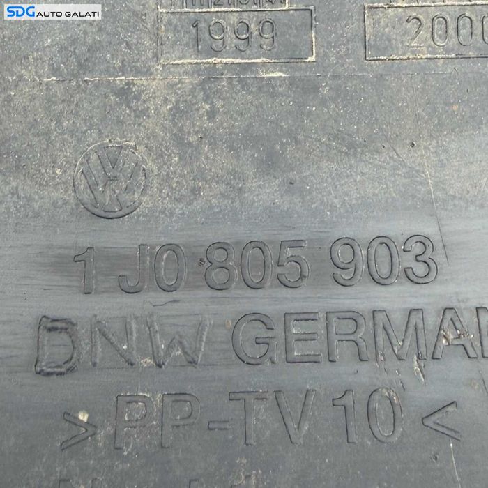 Bara Spoiler Fata cu Spalatoare Faruri Mici Imperfectiuni Culoare Argintiu LA7W Volkswagen Golf 4 1998  - 2006 Cod 1J0805903 1J0807178B 1J0807221 [L9919]