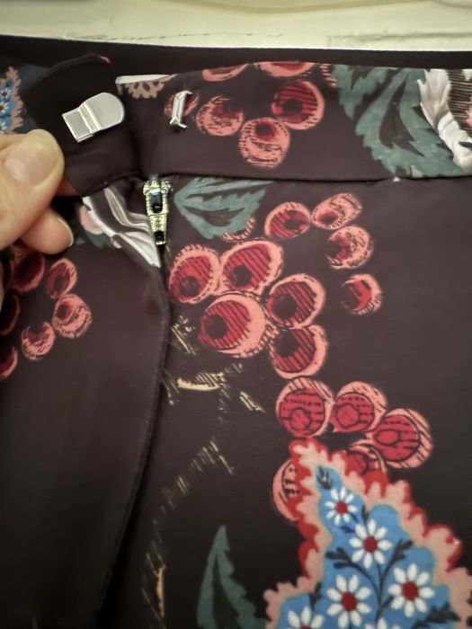 Pantaloni evazati cu imprimeu