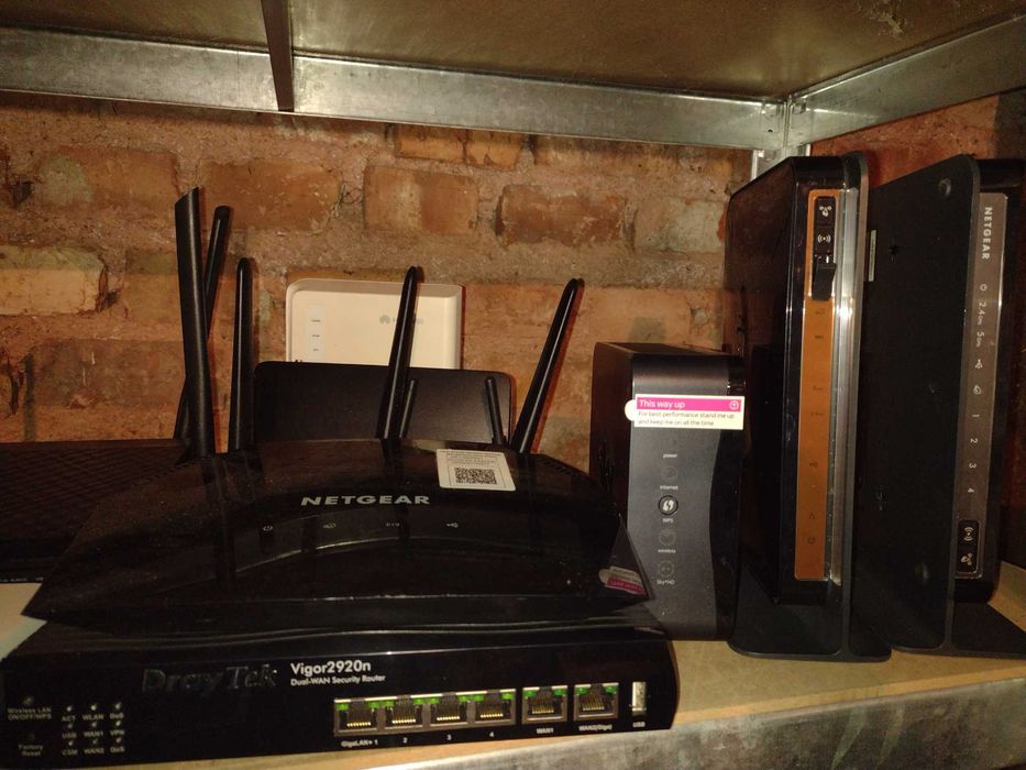 Лот от рутери Tp-Link Cisco Linksys Netgear Asus Apple Draytek