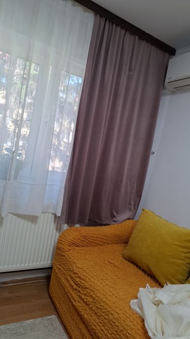 Vand canapea in stare foarte buna