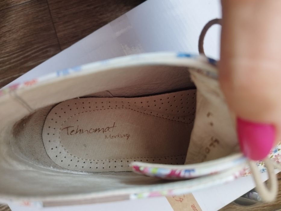 Кожени дамски боти с пъстър флорален принт