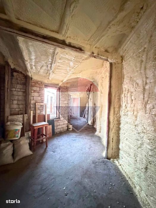 3 camere Centrul Vechi, vedere Calea Victoriei, clădire interbelică