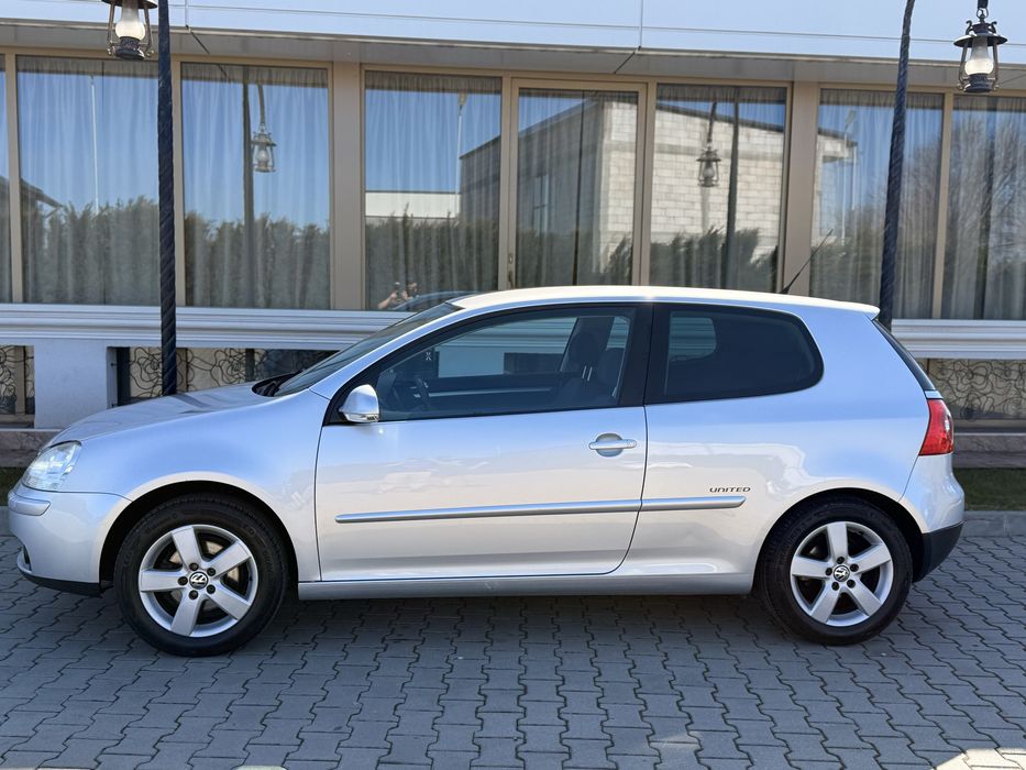 Golf 5 . Stare impecabila . Recent adus in țară