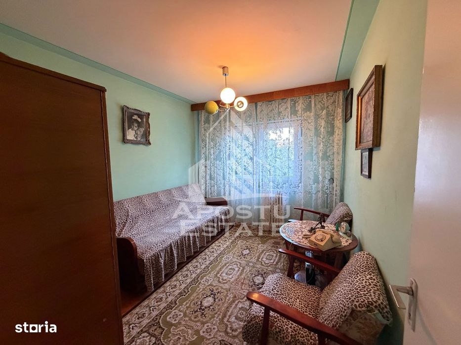 Apartament cu 3 camere de vanzare,decomandat,etaj intermediar,Bucovina