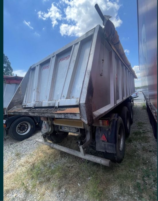 Semiremorci basculabile Carnehl si Fliegl