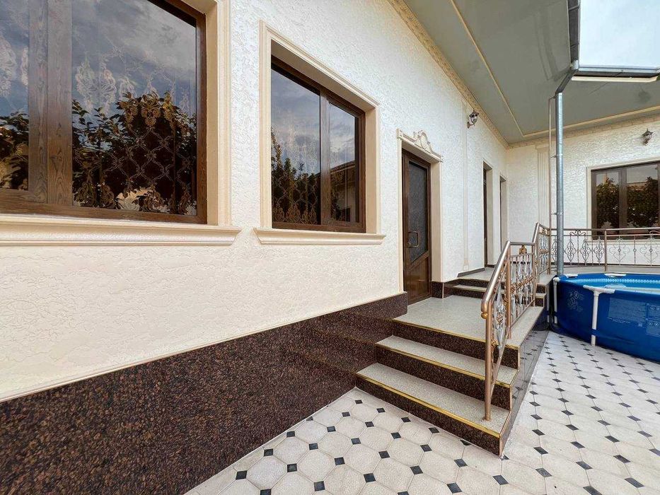 Uchastka sotiladi Sergeli tuman 4.2 sotix 8 ta xona 9chi oshxona