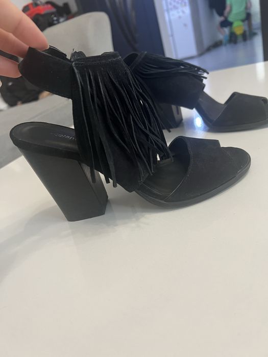Pantofi cu toc, numarul 37