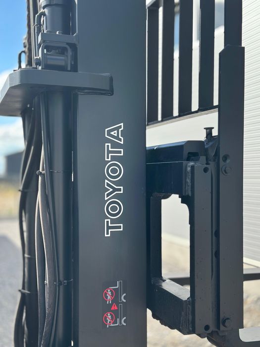 Vand stivuitor Toyota 02-7FG40