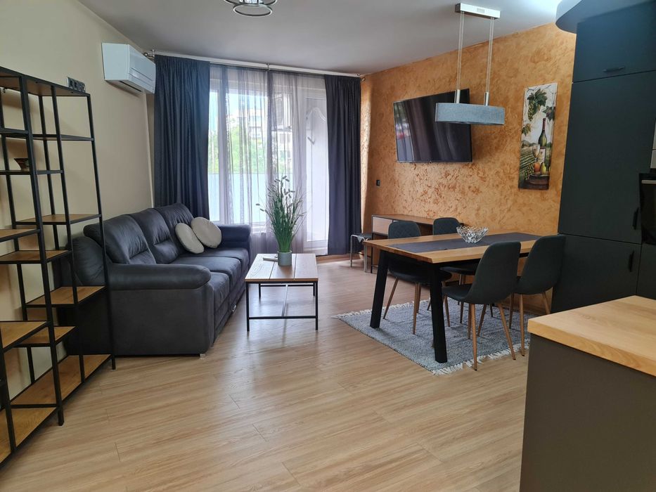 Изключително местоположение, луксозно изпълнен и обзаведен, с гараж