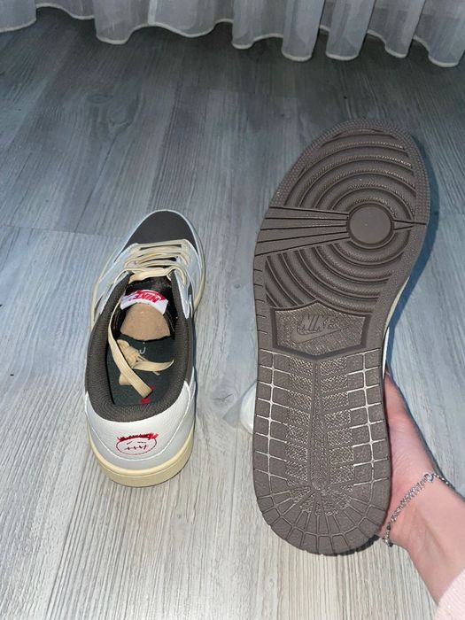 Jordan 1 Low travis scott reverse