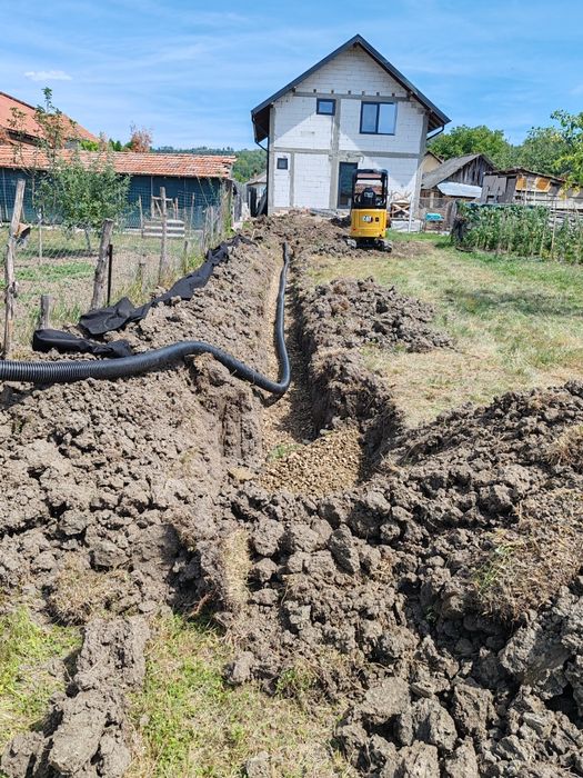 Domolari excavari miniexcavator 2 tone cu picon în tot jud arges