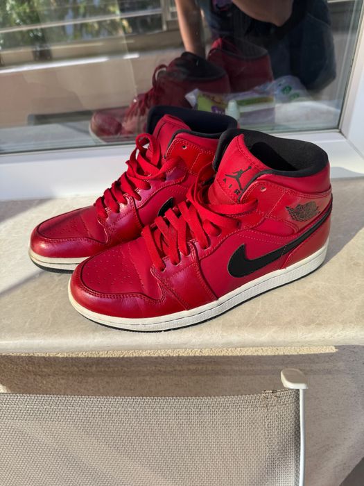 Nike Air Jordan mid reverse banned