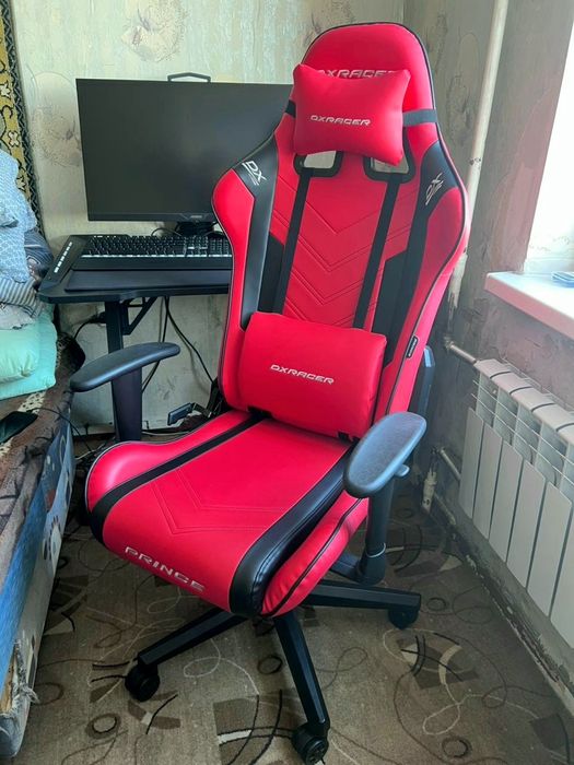 Игровое кресло Dxracer