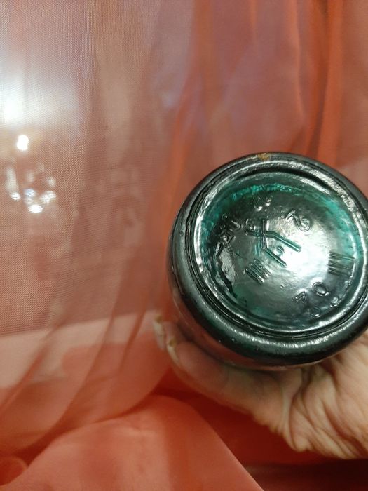 Продам бутылку с оригинальным содержимым 0,5 времён СССР .