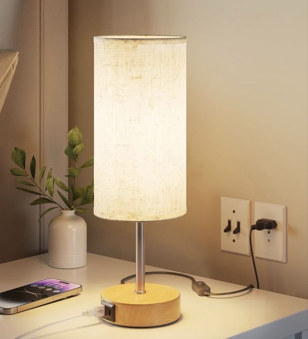 Lampă de noptieră cu funcție de încărcare prin porturi USB