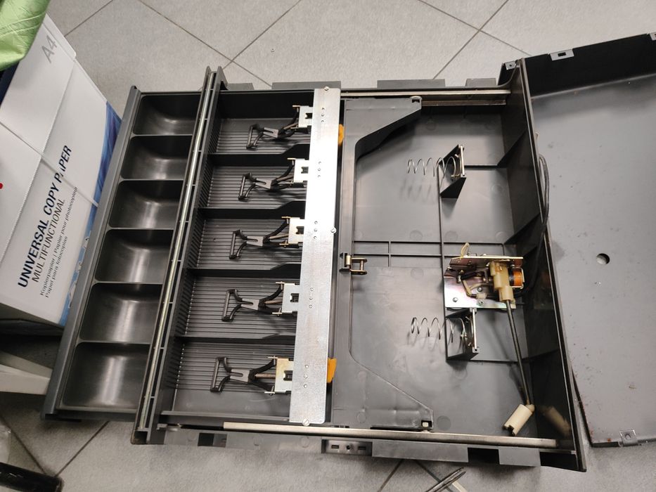 чекмедже за пари