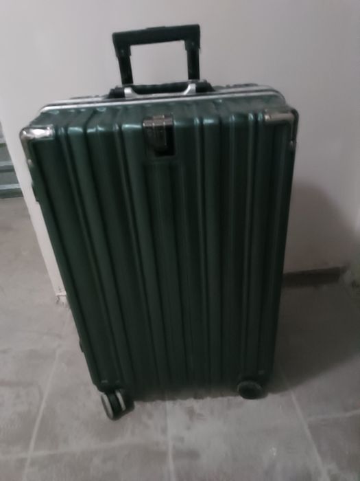 Продам дёшево чемодан