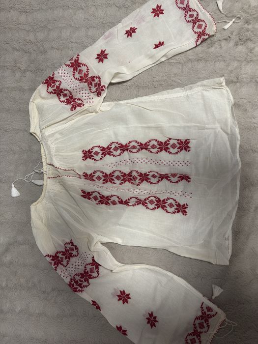 Costum popular/traditional cusut manual