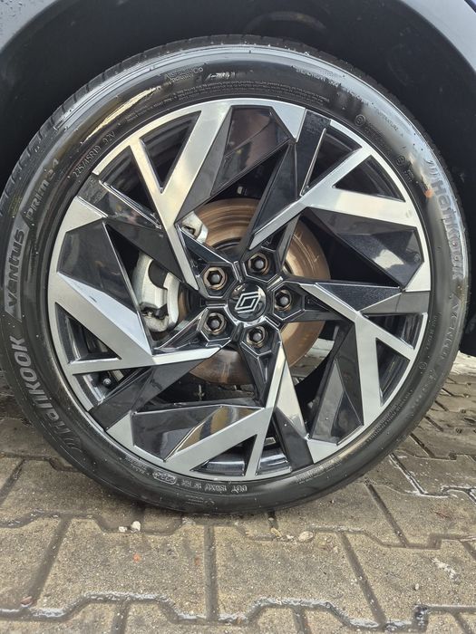 Vând anvelope Hankook