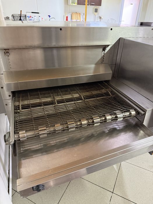 Utilaje patiserie: cuptor pe bandă, malaxor, dospitor, laminor