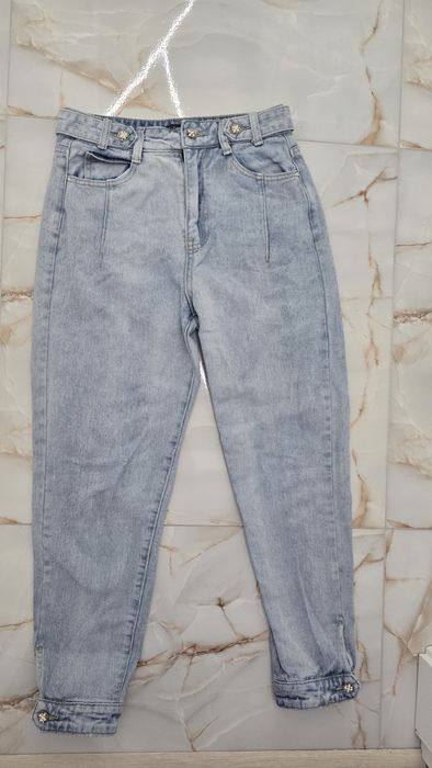 Различни моделчета дънки  НОВИ  8 € бр.