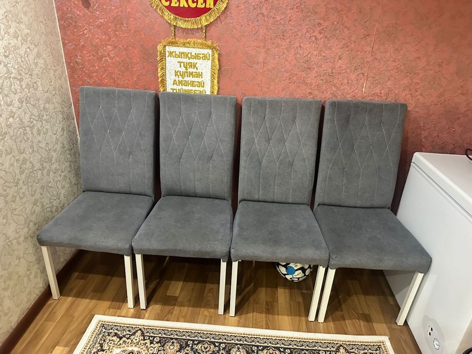 Продам  куханные стулья