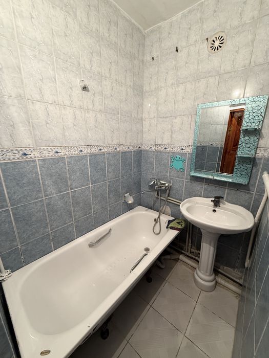 4ком по Абая, 2эт не угловая