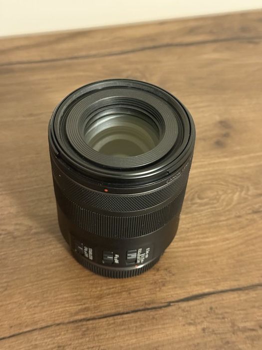 Canon RF 85mm f/2 Macro IS STM