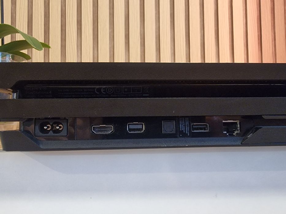Playstation 4 PRO 1 ТB с гаранция.