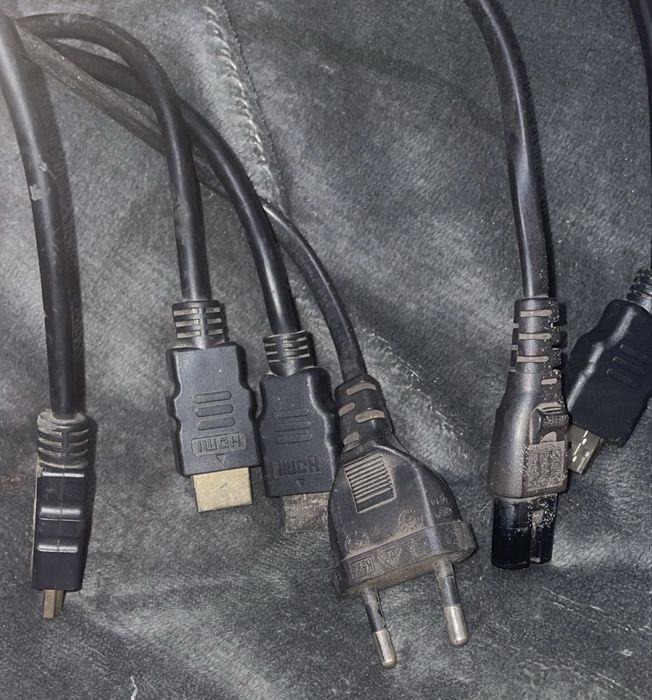 Vand PS4 plus cablu de alimentare 2 console de la soni si un joc knack