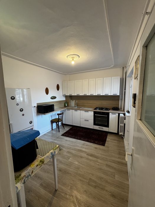 Inchiriez apartament