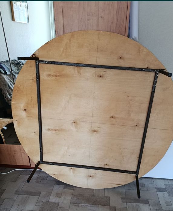 Продам стол кухонный