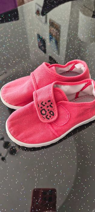 Подарявам детски обувки, пантофи
