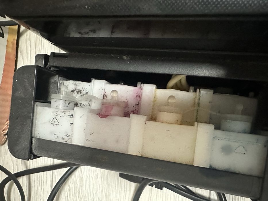 Продам цветной принтер Epson L200