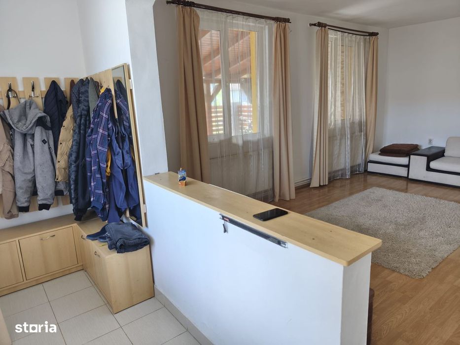 Casa cu mansarda in Acatari