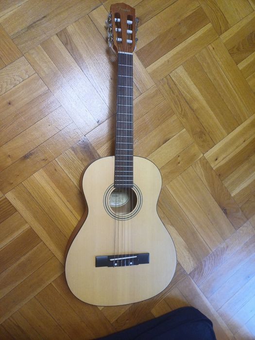 Chitara clasica Fender cu husă – stare foarte bună nefolosita