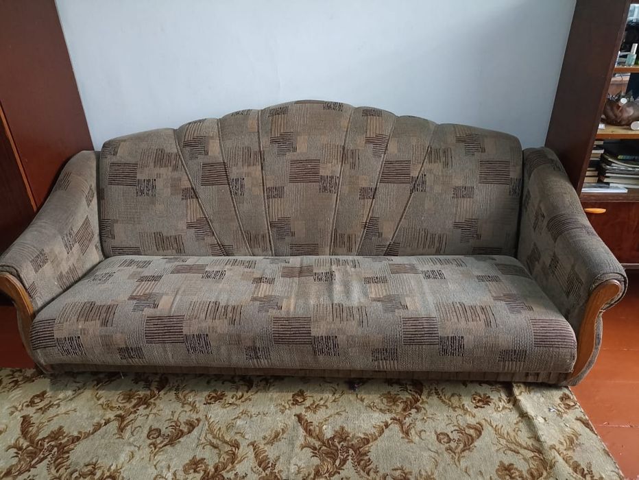 Диван, кресло в нормальном состоянии