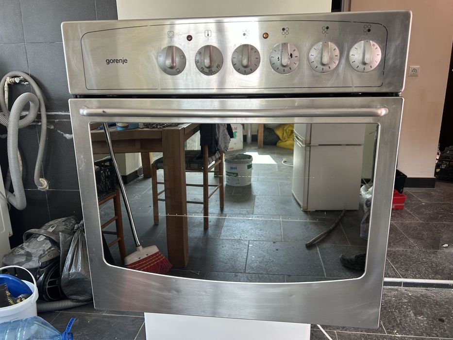 Фурна за вграждане Gorenje с керамичен плот Philips