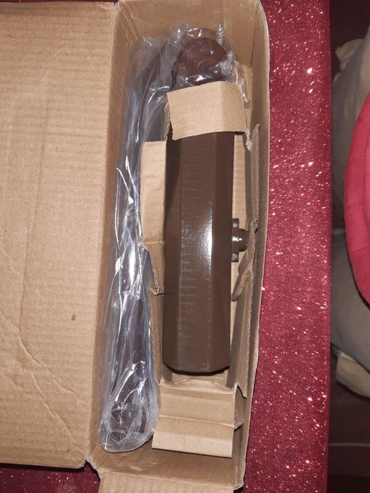 Продам  новый дверной доводчики