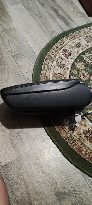 Продам подлокотник на ауди